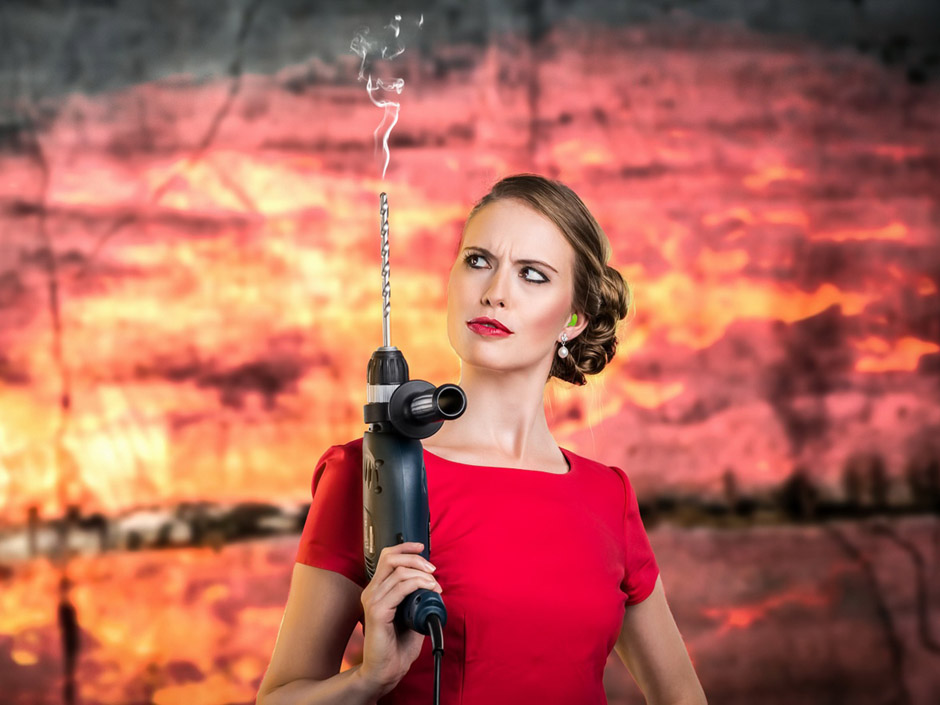 girl_with_drill